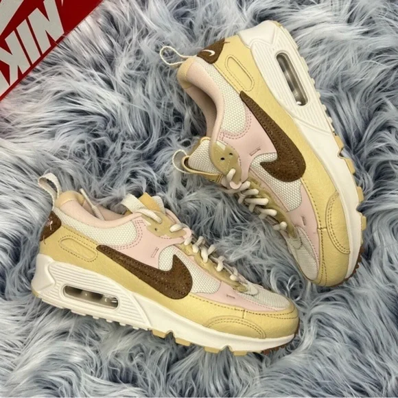 Nike Air Max 90 Futura - Picture 3 of 5